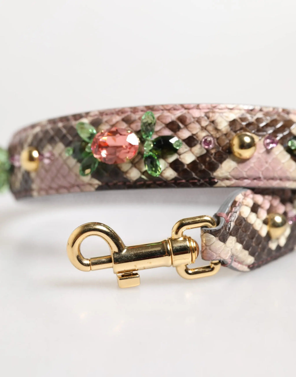 Ceinture gucci en python rose et marron avec boucle dorée, ornée de feuilles vertes et un cristal pêche