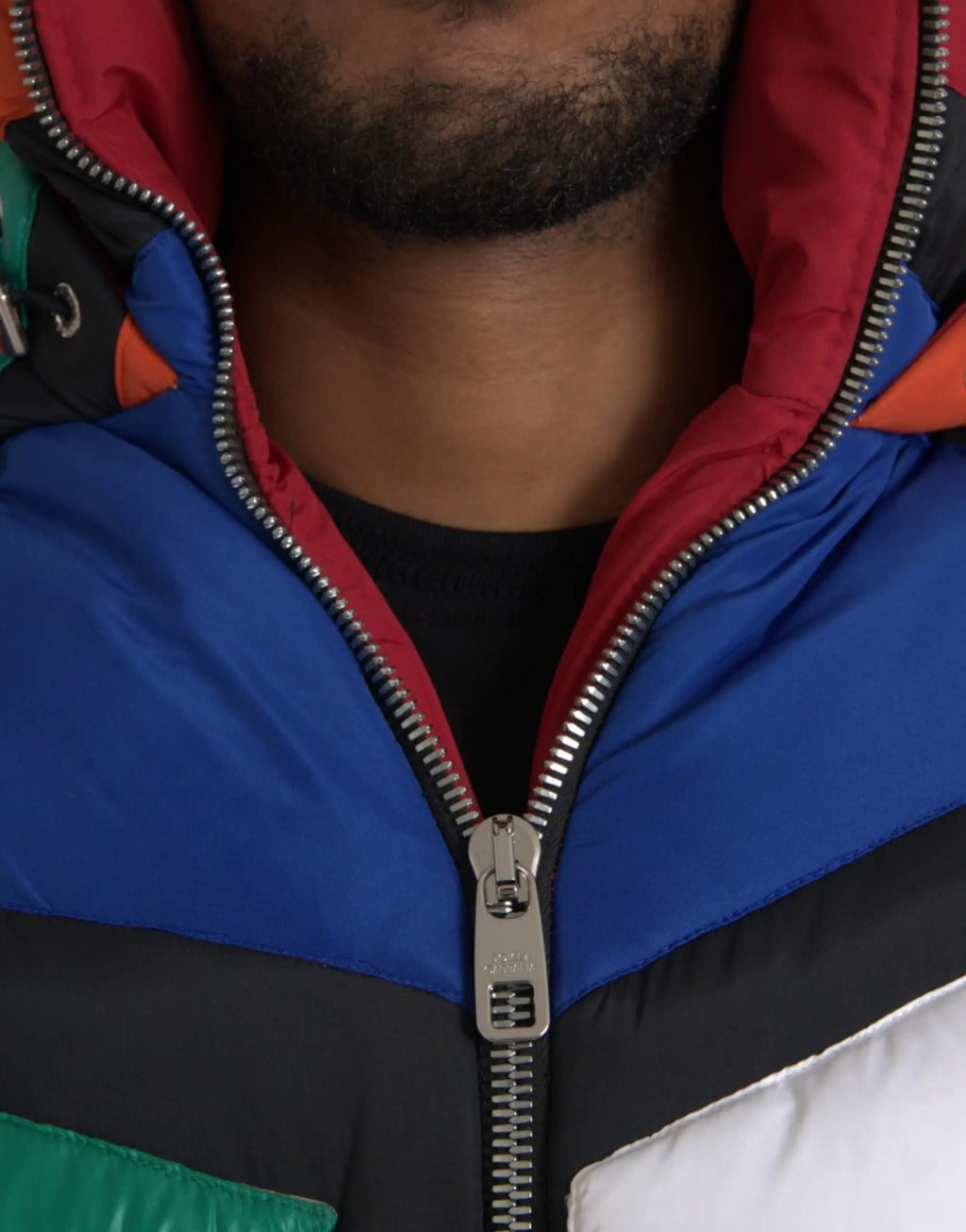 Dolce & gabbana veste matelassée multicolore avec panneau bleu vif avant et doublure rouge contrastée
