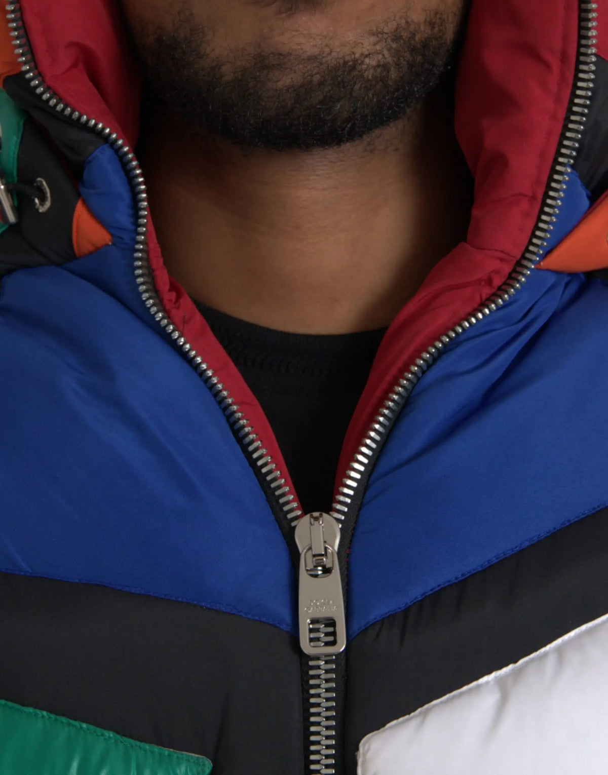 Dolce & gabbana veste matelassée multicolore avec panneau bleu vif avant et doublure rouge contrastée