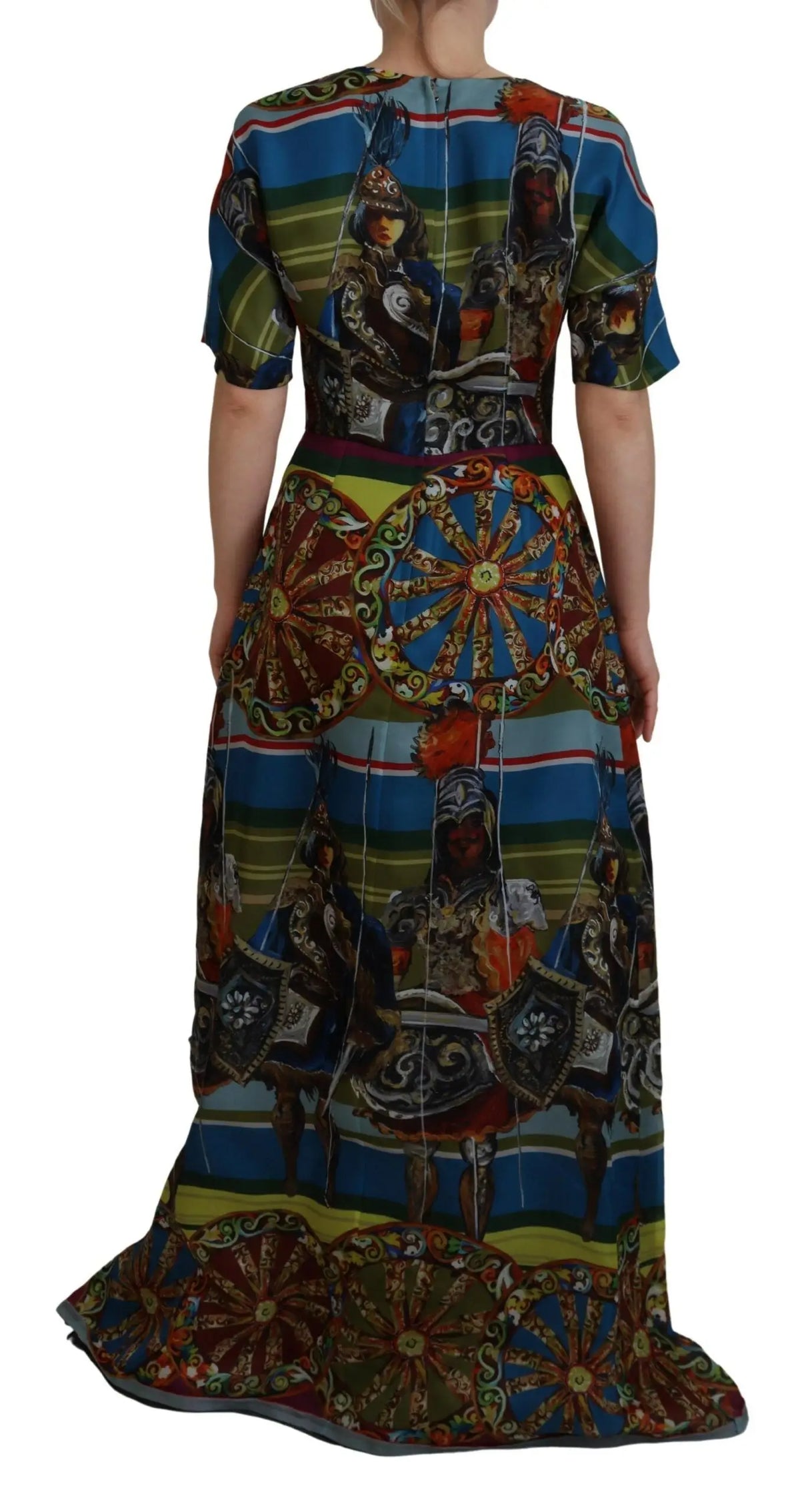 Robe longue évasée en soie dolce & gabbana avec imprimé chevalier médiéval coloré en bleus verts rouges et or