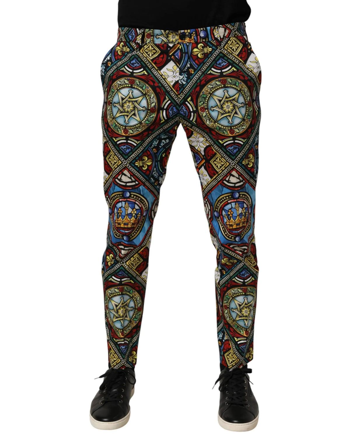 Pantalon homme slim fit dolce & gabbana multicolore avec motif vitrail, géométrique, couronnes et étoiles en rouge, bleu, or et vert