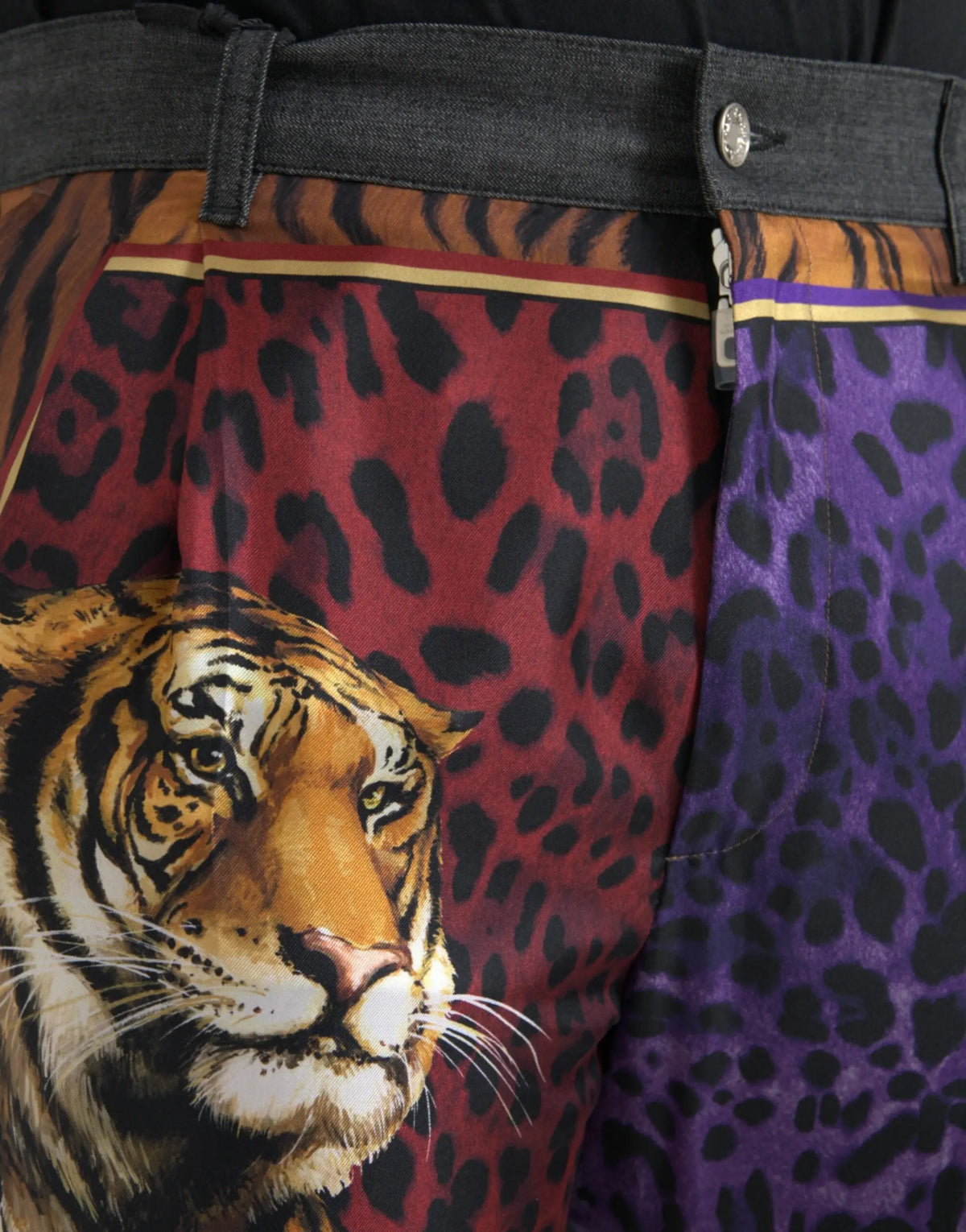 Pantalon droit en coton multicolore dolce et gabbana avec imprimé tigre audacieux et motif léopard violet