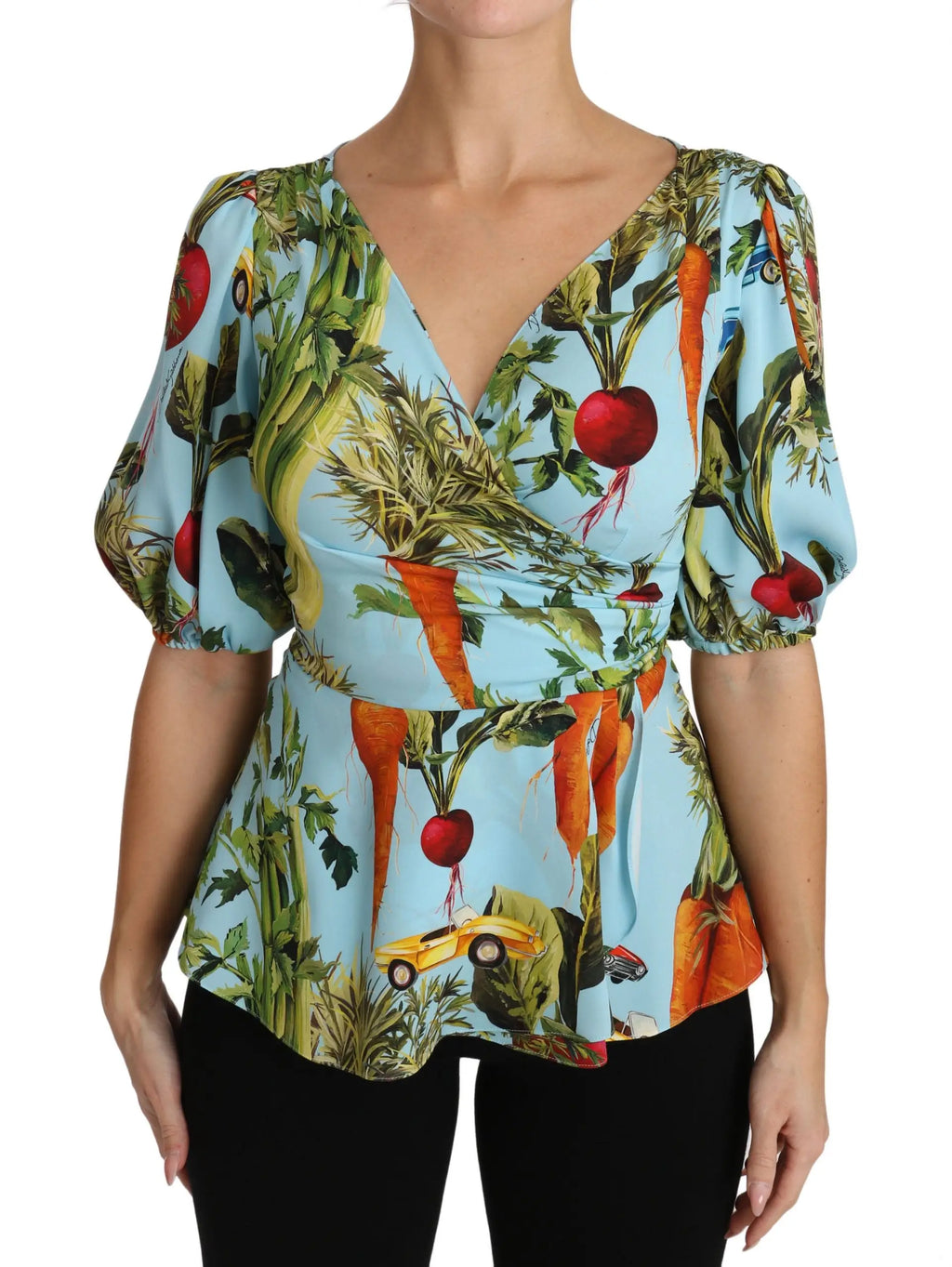 Blouse dolce & gabbana bleu clair en soie avec imprimé légumes multicolore carottes radis et feuillage fluide