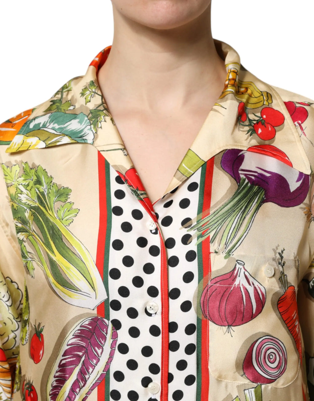 Blouse en soie beige dolce & gabbana à manches longues avec imprimé légumes multicolore carottes betteraves oignons