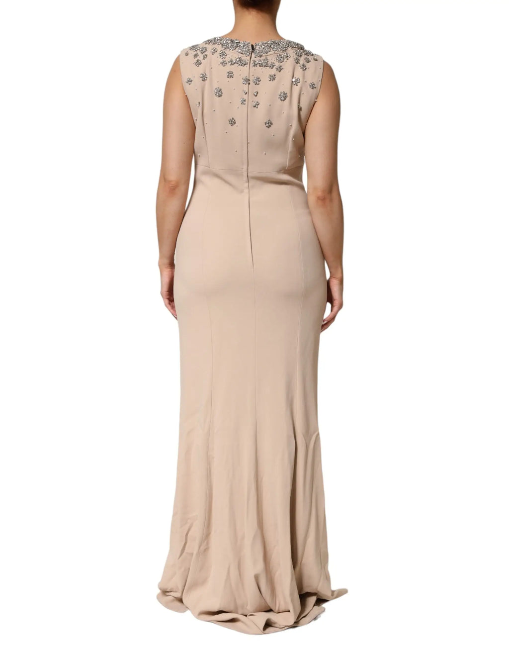 Robe beige dolce gabbana sans manches style sirène avec perles argentées détaillées au dos et sur le buste