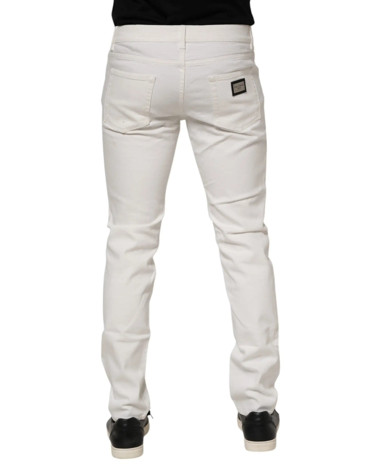 Jeans en denim blanc en coton extensible dolce & gabbana slim fit vue arrière avec patch noir sur la poche droite