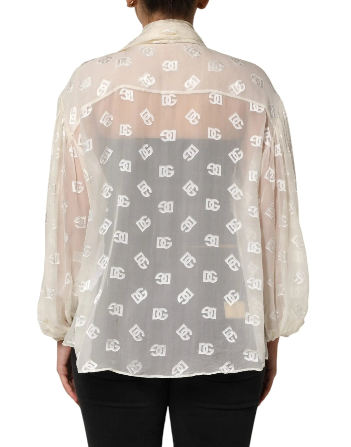 Blouse sheer off white dolce gabbana avec motif logo dc répété et col ascot en monogramme