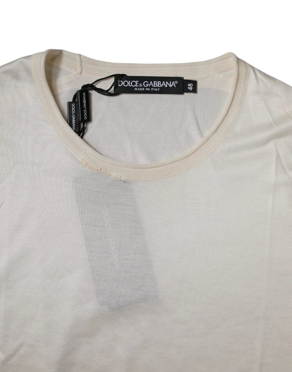 T-shirt dolce & gabbana off white en soie avec col rond côtelé et étiquette noire made in italy