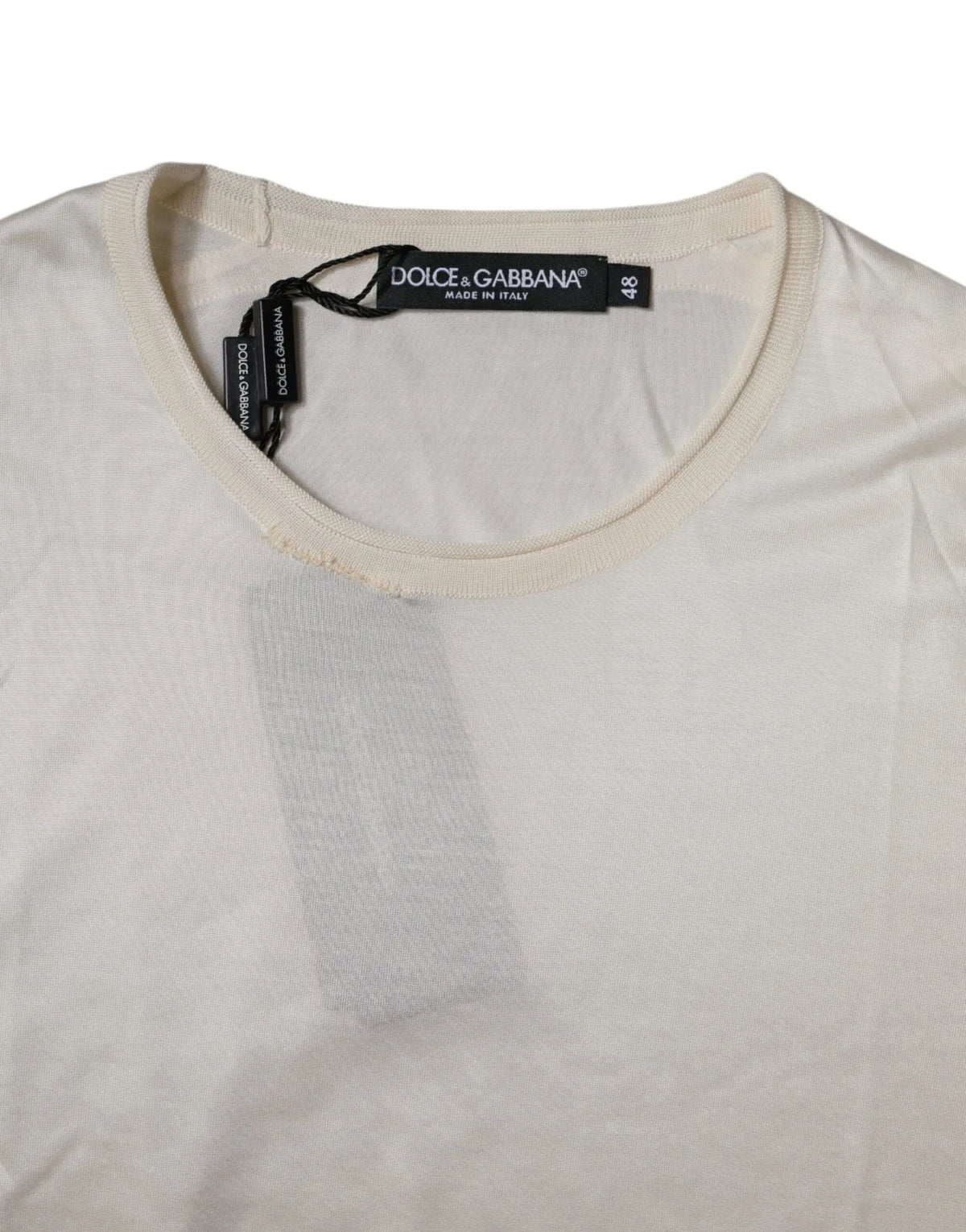 T-shirt dolce & gabbana off white en soie avec col rond côtelé et étiquette noire made in italy