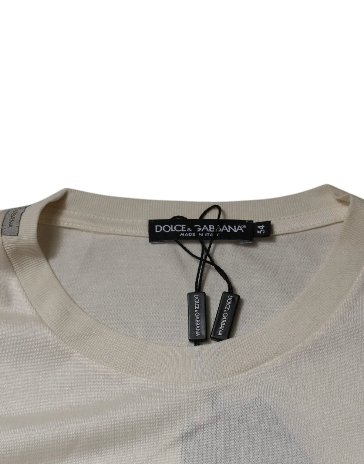 T-shirt beige dolce & gabbana en soie off white à col rond et manches courtes avec étiquette noire et tags assortis
