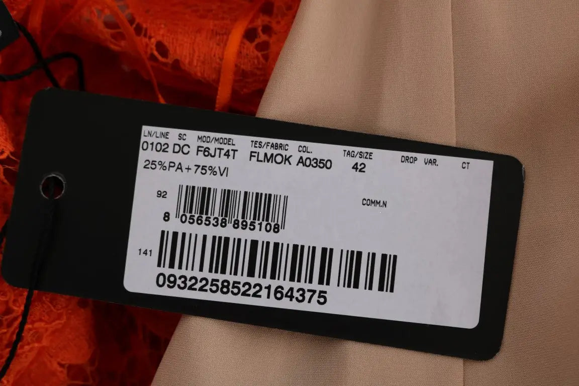 Étiquette noire avec étiquette blanche affichant les informations produit et deux codes-barres du robe longue orange avec fleurs ricamo dolce & gabbana