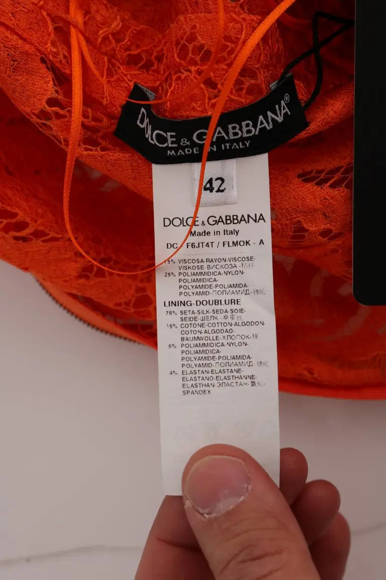 Étiquette de dentelle orange dolce gabbana avec nom de la marque et composition du matériau pour robe longue florale ricamo