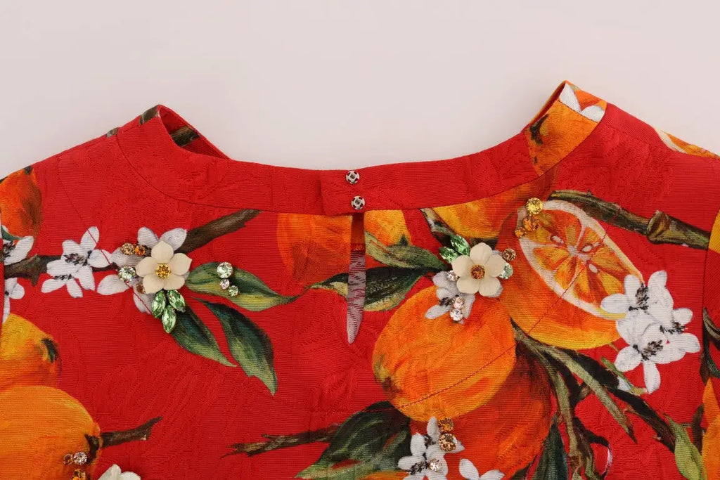 Robe rouge dolce & gabbana avec imprimé agrumes vibrant fleurs blanches brodées feuilles vertes et strass scintillants