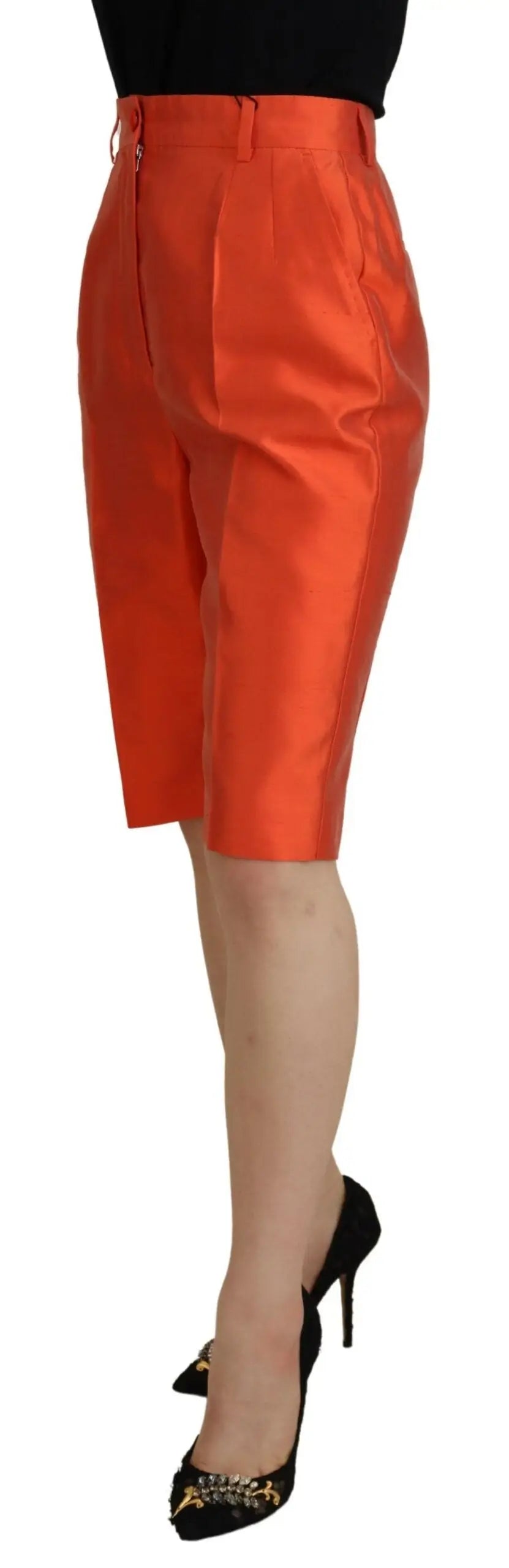 Shorts en satin orange vif dolce et gabbana taille haute avec devant plissé en soie