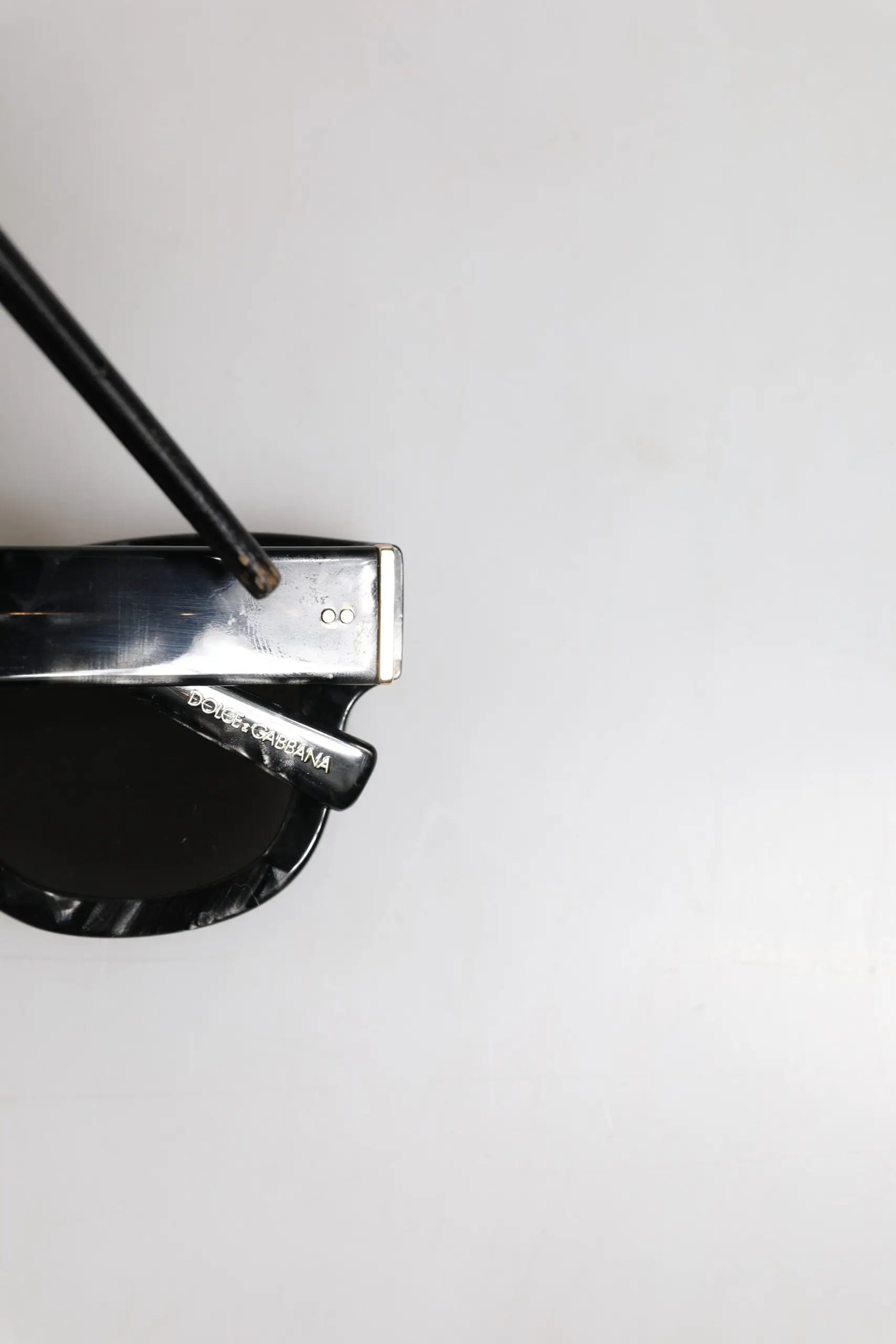 Lunettes de soleil dolce & gabbana dg4379 domenico noires écaille en acétate avec monture métal argenté et logo gravé