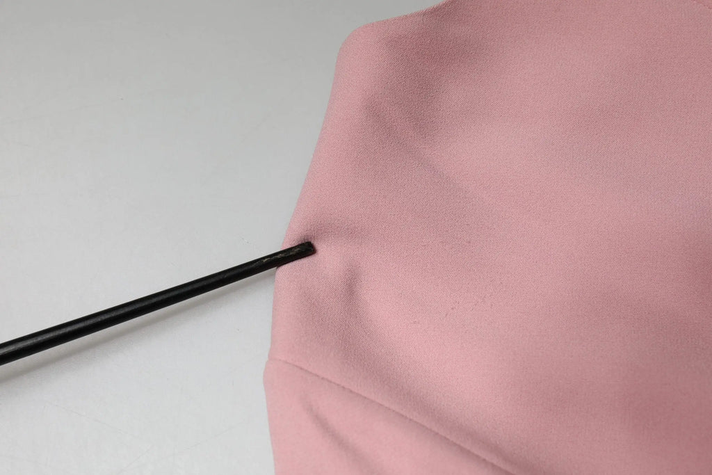 Robe dolce & gabbana rose en viscose avec manches trois quarts en tissu rose doux légèrement texturé