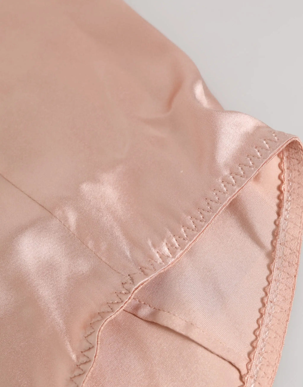 Shorty taille haute en acetate rose poudré dolce & gabbana avec couture zigzag délicate au bas