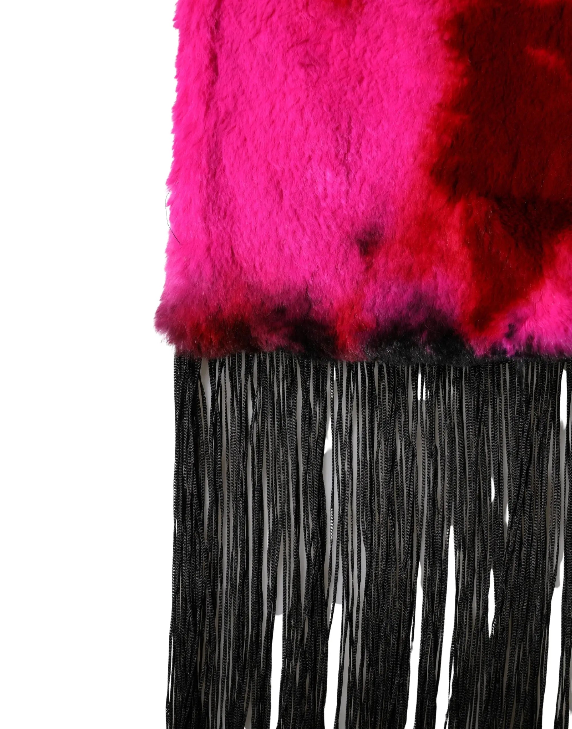Dolce & Gabbana écharpe rose et noire en fausse fourrure avec franges et pompons noirs 200cm x 59cm