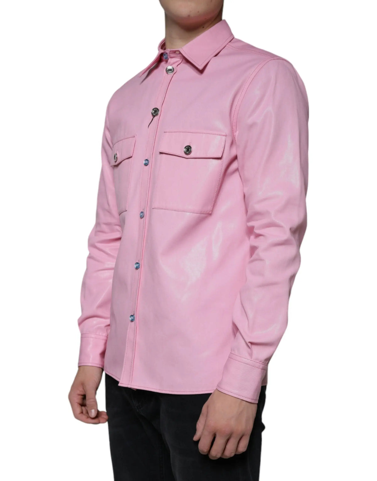 Chemise boutonnée dolce & gabbana en fausse cuir rose brillant avec boutons argentés et poches poitrine