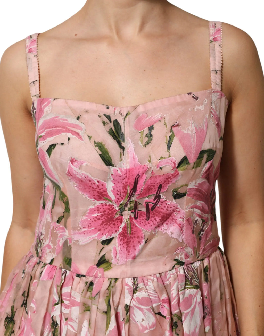 Robe sans manches plissée en coton rose dolce & gabbana à imprimé floral délicat avec bretelles fines et taille froncée