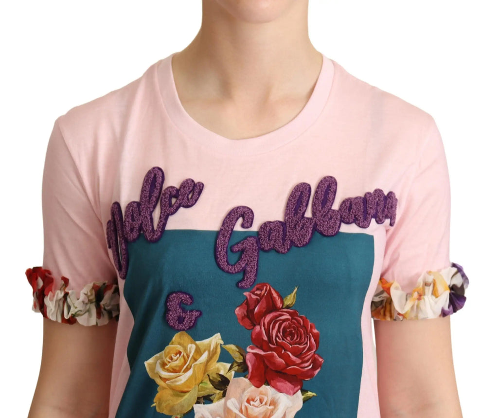 T-shirt dolce & gabbana rose en coton avec lettrage violet pailleté et fleurs sur tissu teal à manches volantées