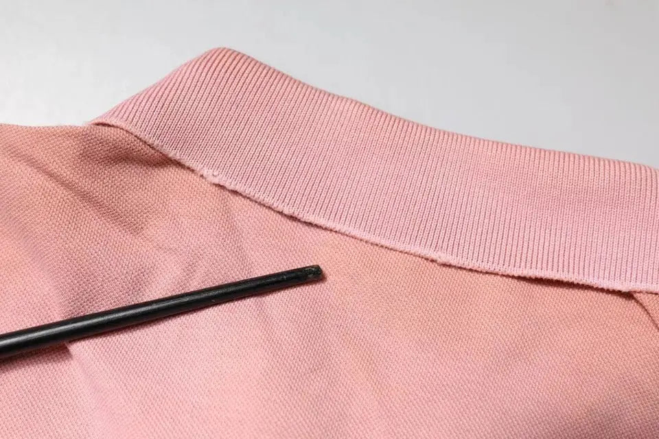 Polo shirt dolce & gabbana rose doux avec col côtelé et tissu en maille texturée manches courtes