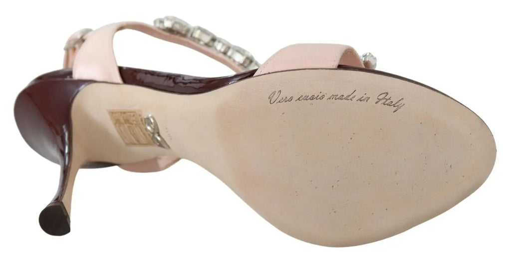 Une sandale délicate en satin rose dolce & gabbana keira avec talon haut et ornée de cristaux étincelants sur la bride