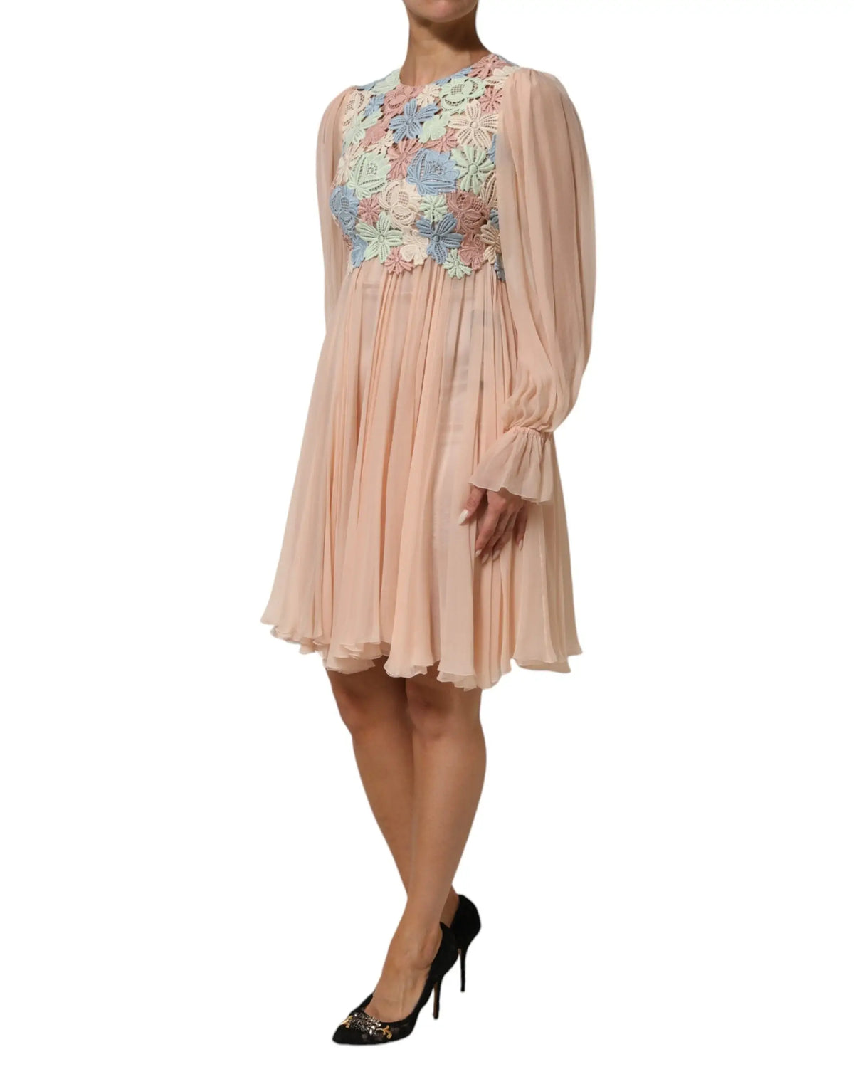 Robe longue manches longues pêche doux avec broderie florale pastel et jupe plissée dolce gabbana