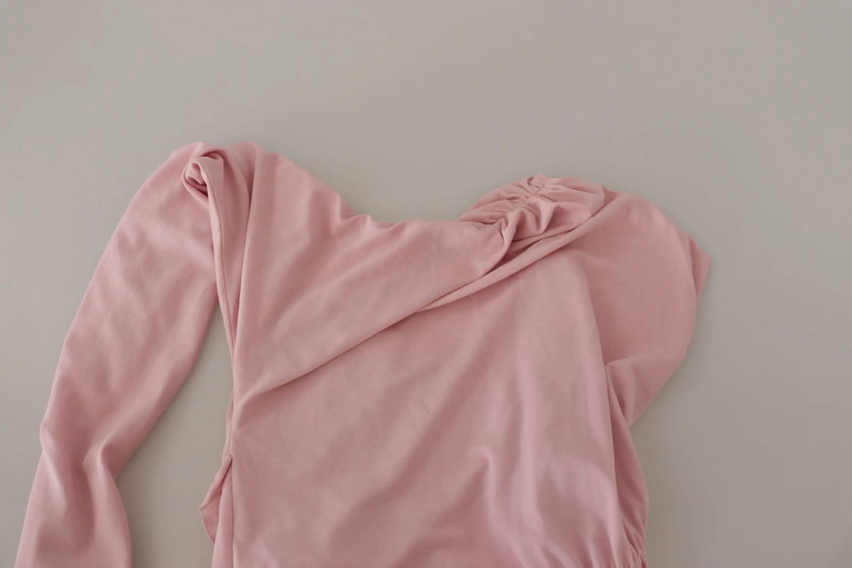 Top rose doux à manches longues avec encolure froncée et tissu rassemblé pour dolce & gabbana robe à fleur rose asymétrique