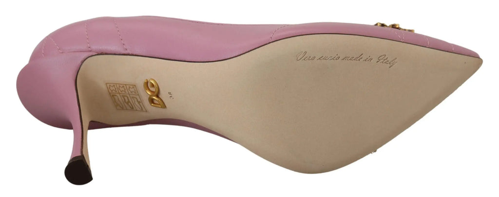 Escarpin dolce & gabbana en cuir matelassé rose avec talons hauts et détails dorés à logo visible