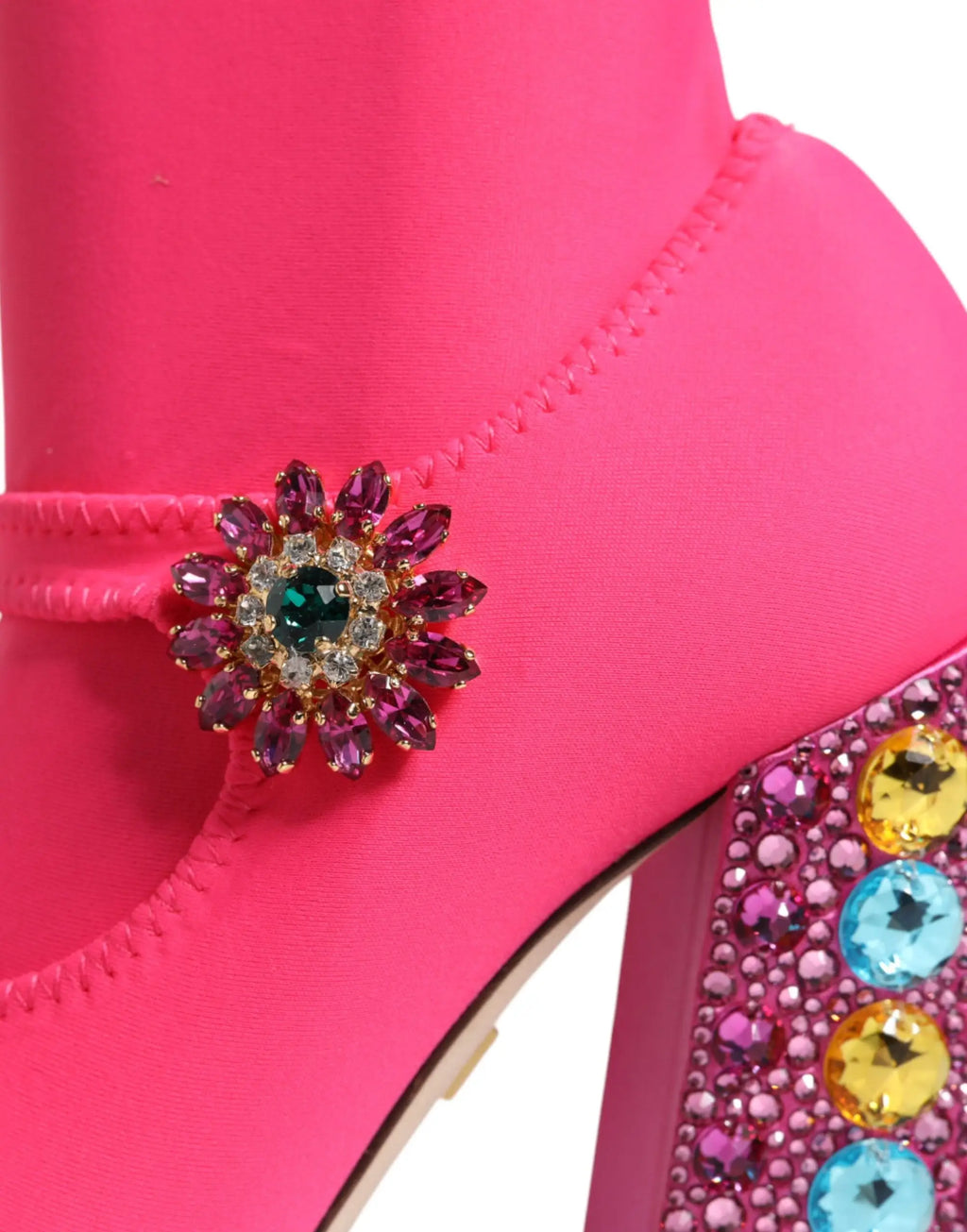 Dolce & gabbana bottes hautes vally en nylon rose vif ornées d’une broche florale en cristaux violet et vert