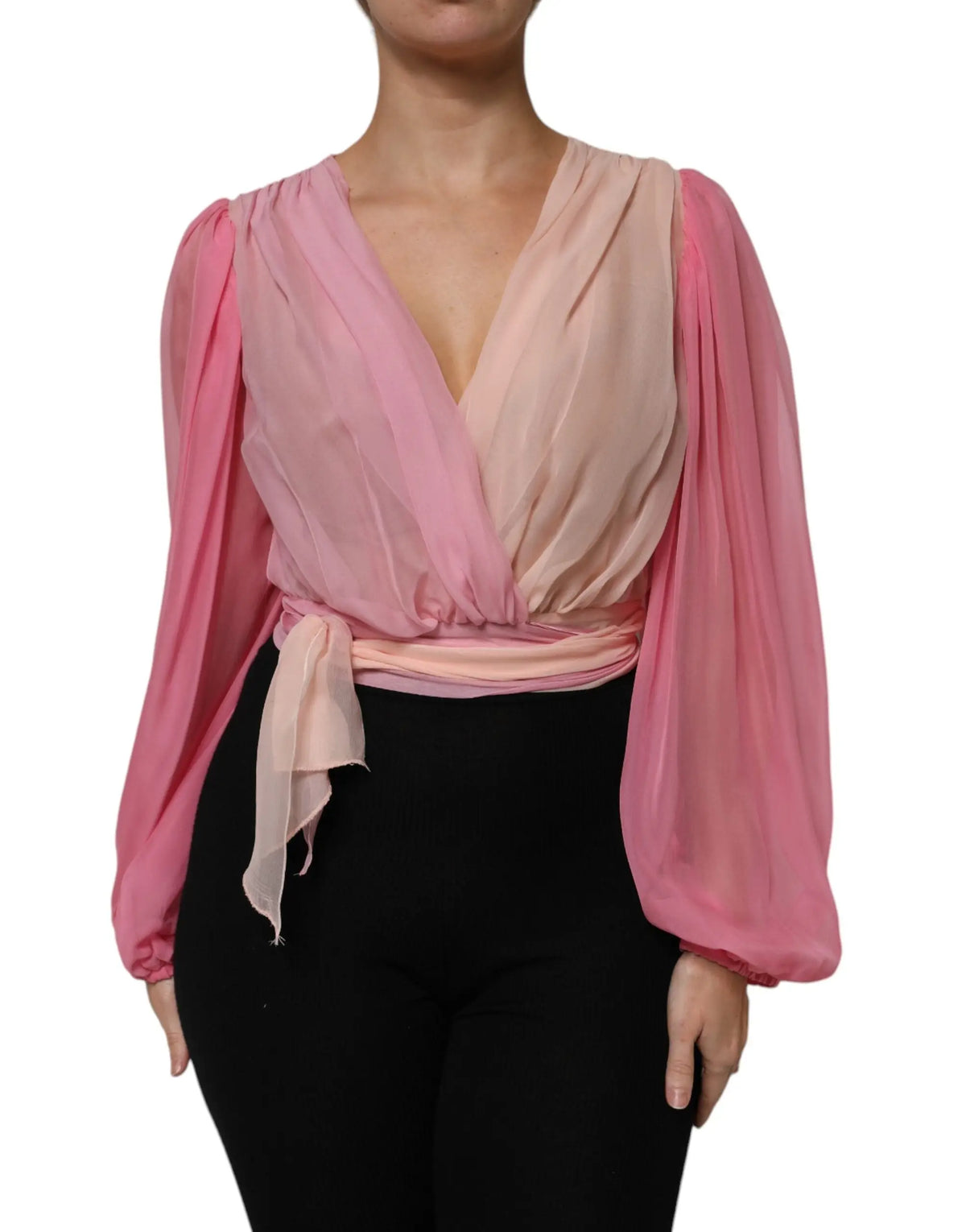 Dolce & gabbana blouse rose pâle en voile avec manches longues volumineuses et taille nouée à décolleté plongeant