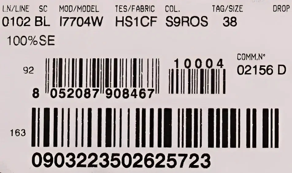 Étiquette de code-barres au dos d un chemisier dolce & gabbana en soie rose à pois avec identifiants produit et taille
