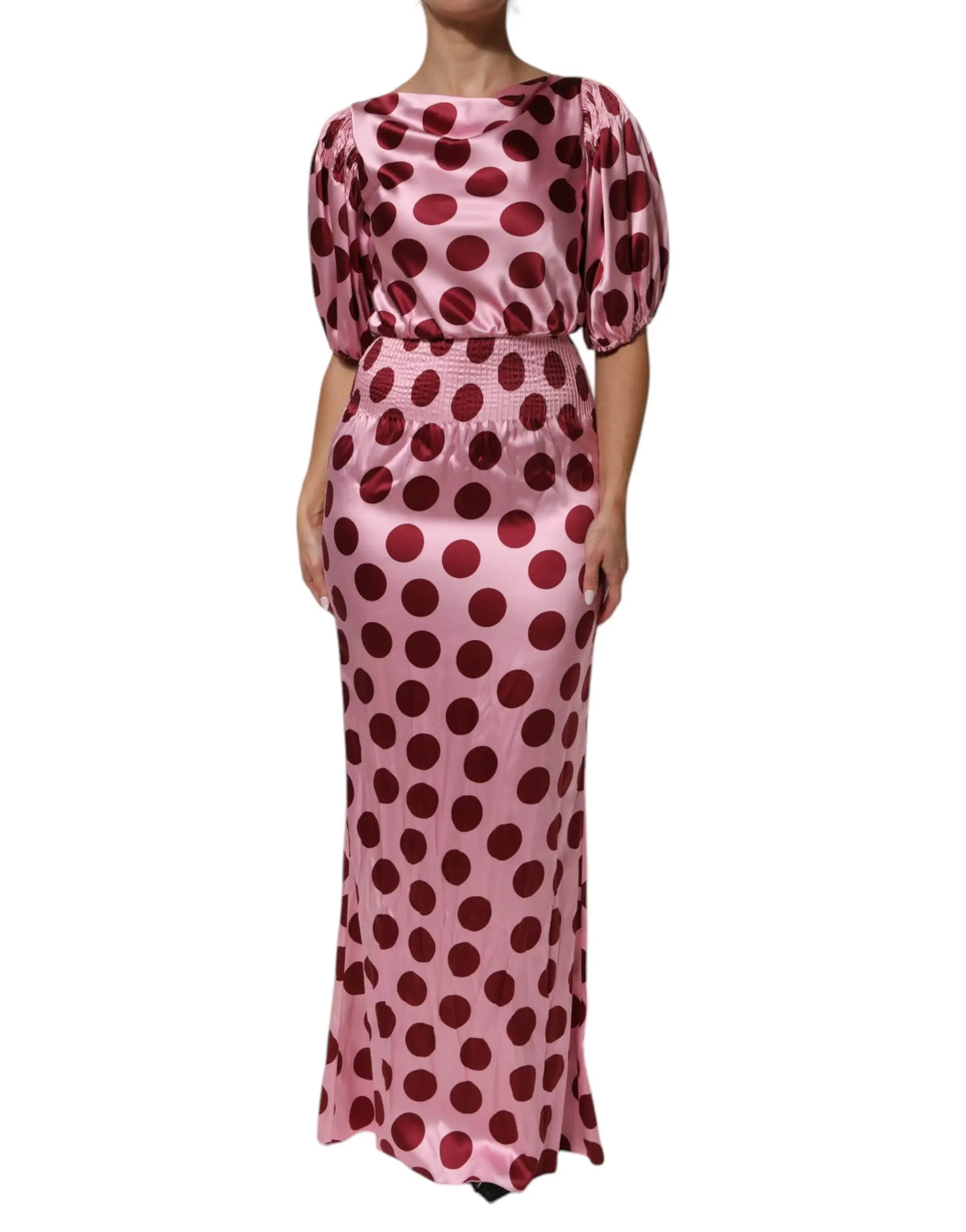 Robe maxi en satin de soie rose dolce gabbana avec pois rouge bordeaux et manches courtes bouffantes