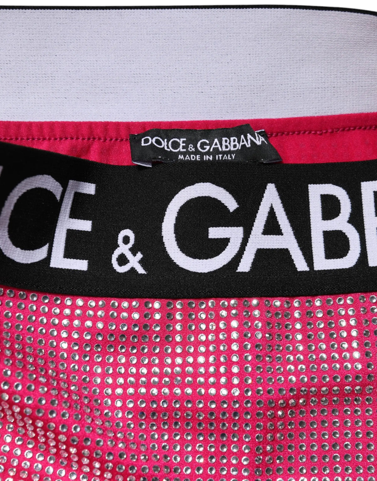 Culotte dolce et gabbana rose avec taille noire logo blanc et strass argentés assortie à mini jupe rhinestone