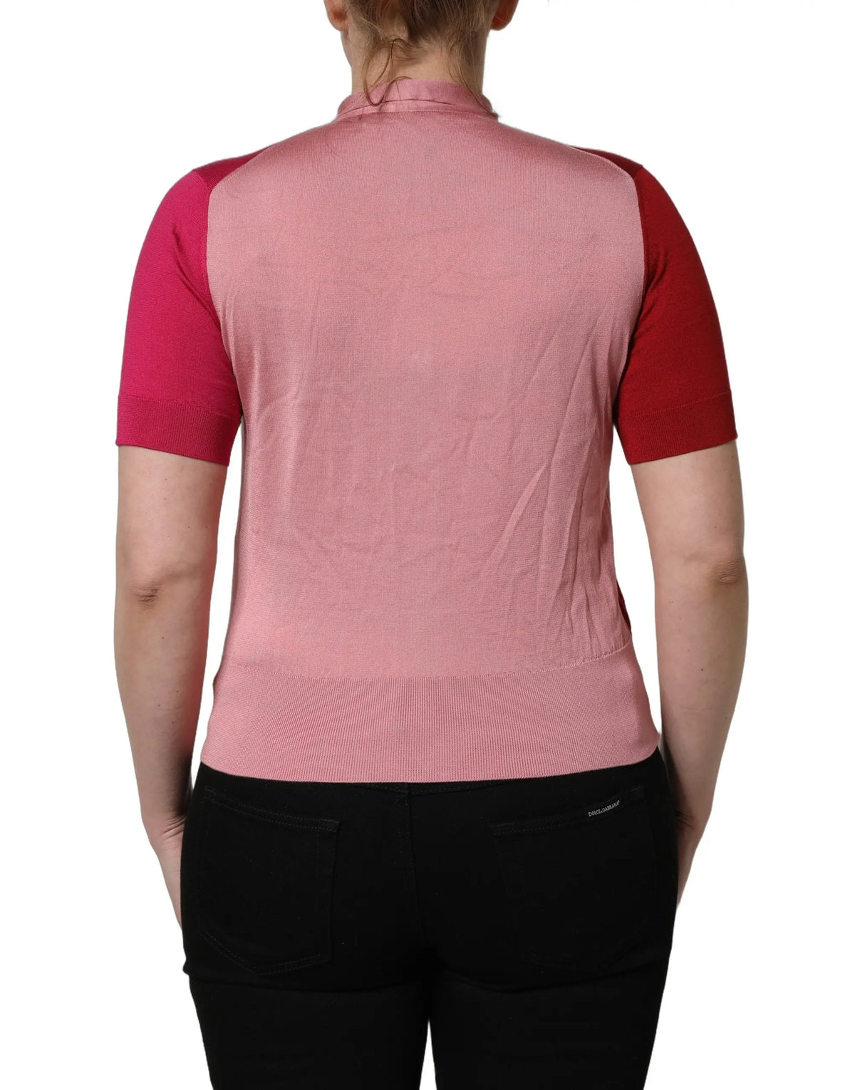 Dolce & gabbana haut rose en maille à manches courtes avec col ascot boutonné rouge et rose