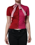 Cardigan court rouge vif en maille dolce & gabbana avec nœud en satin rose et boutons dorés sur le devant