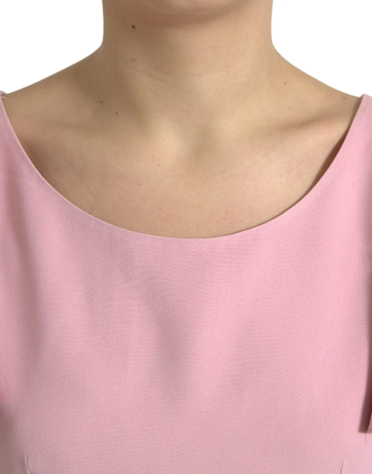 Blouse dolce & gabbana rose avec manches courtes, col rond et tissu doux sans manches