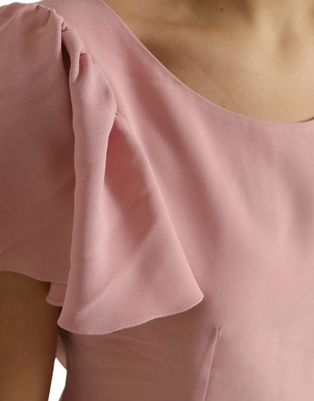 Un top dolce & gabbana rose en chiffon fluide avec manches courtes et détail volanté à lépaule