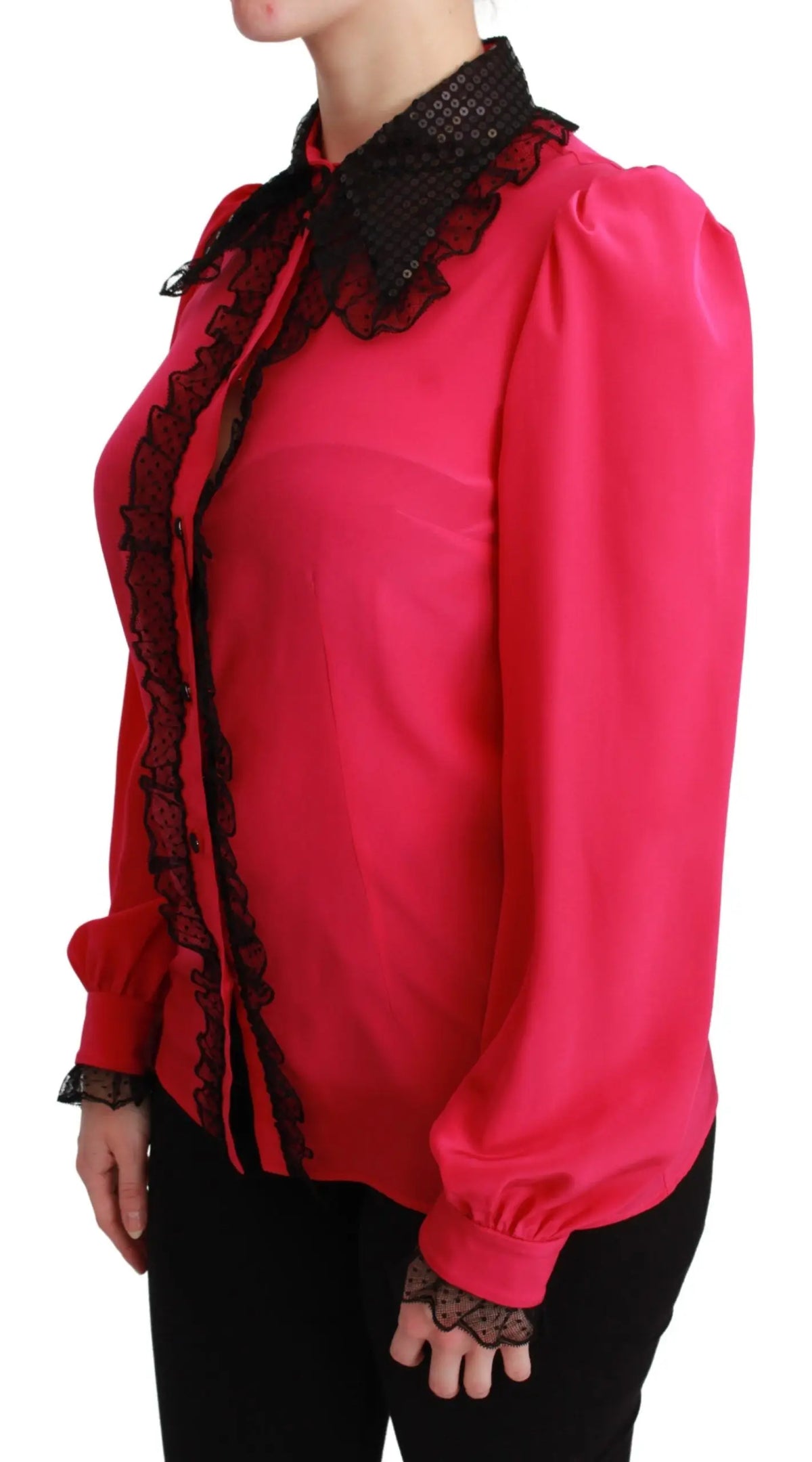 Blouse dolce & gabbana en satin fuchsia vif avec bordure en dentelle noire et col à sequins noirs