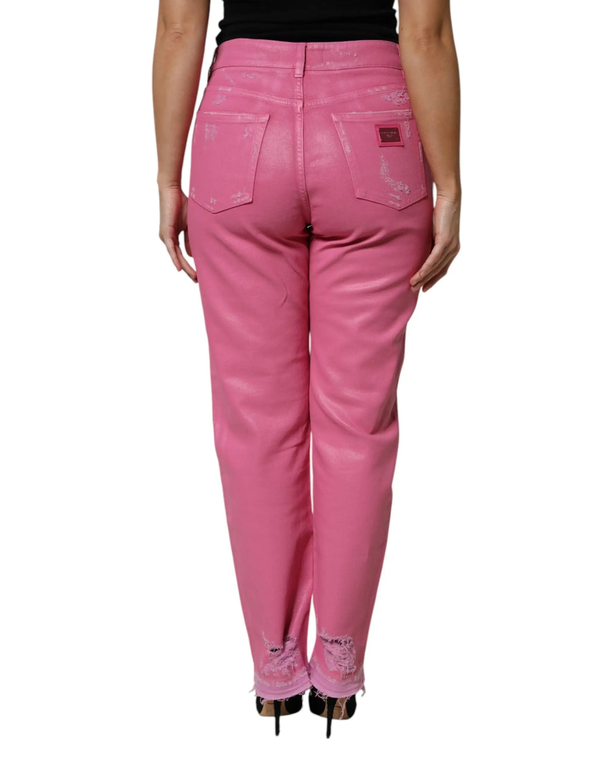 Jeans taille mi-haute en denim rose dolce & gabbana en similicuir avec ourlets effilochés vus de dos