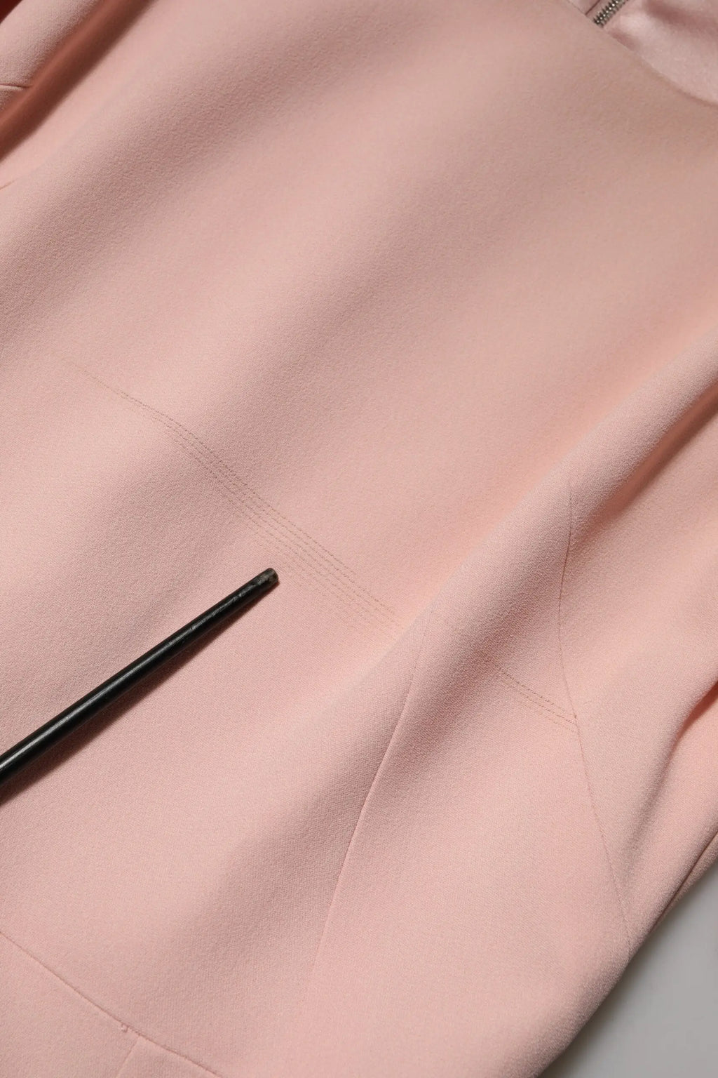 Robe mi-longue dolce & gabbana en viscose rose blush satinée avec texture lisse et coutures discrètes
