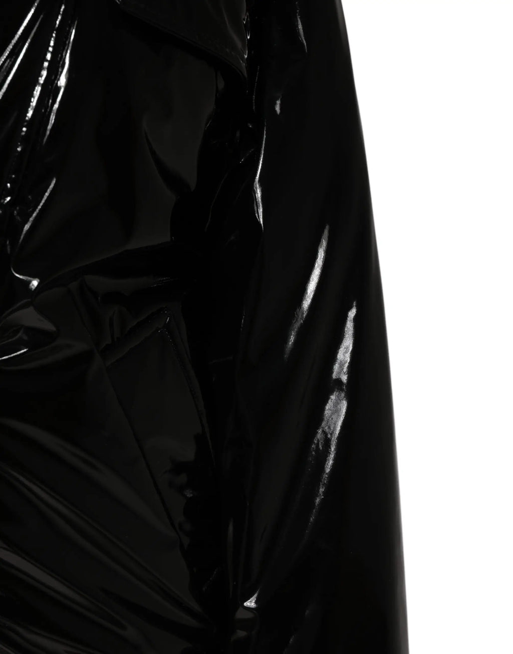 Sac poubelle noir brillant en plastique avec texture froissée et surface réfléchissante, veste doudoune matelassée noir polyester dolce & gabbana