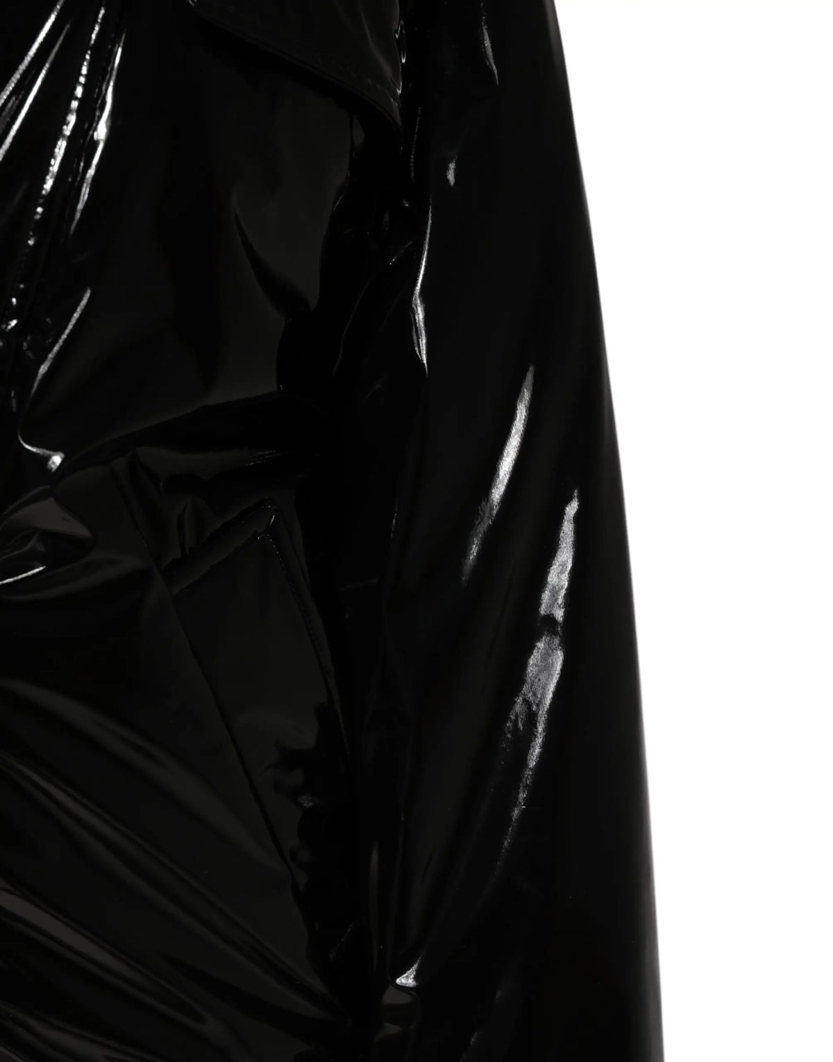 Sac poubelle noir brillant en plastique avec texture froissée et surface réfléchissante, veste doudoune matelassée noir polyester dolce & gabbana