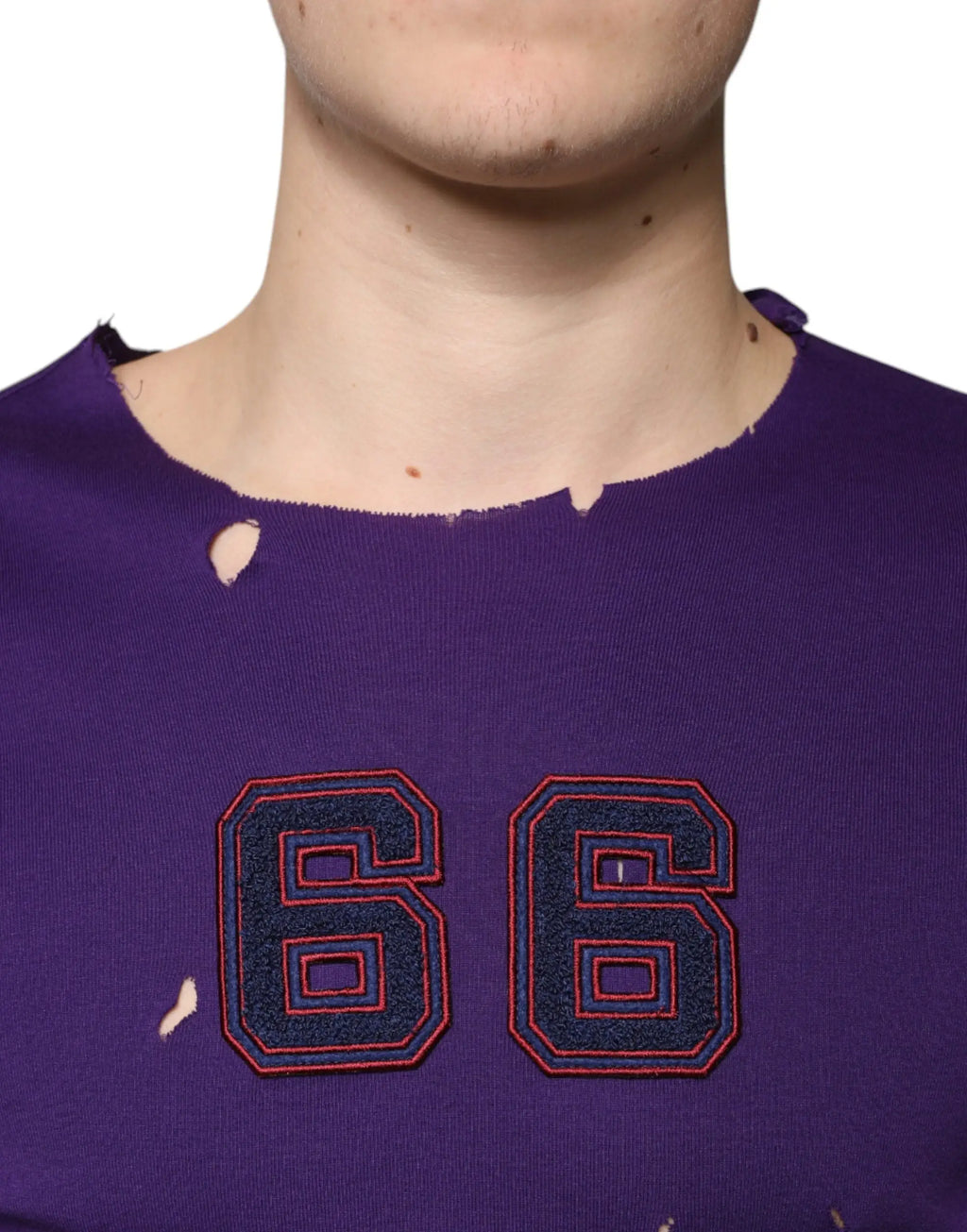 Dolce & gabbana pull en coton violet pour homme avec col rond et chiffres 66 brodés en bleu marine et rouge