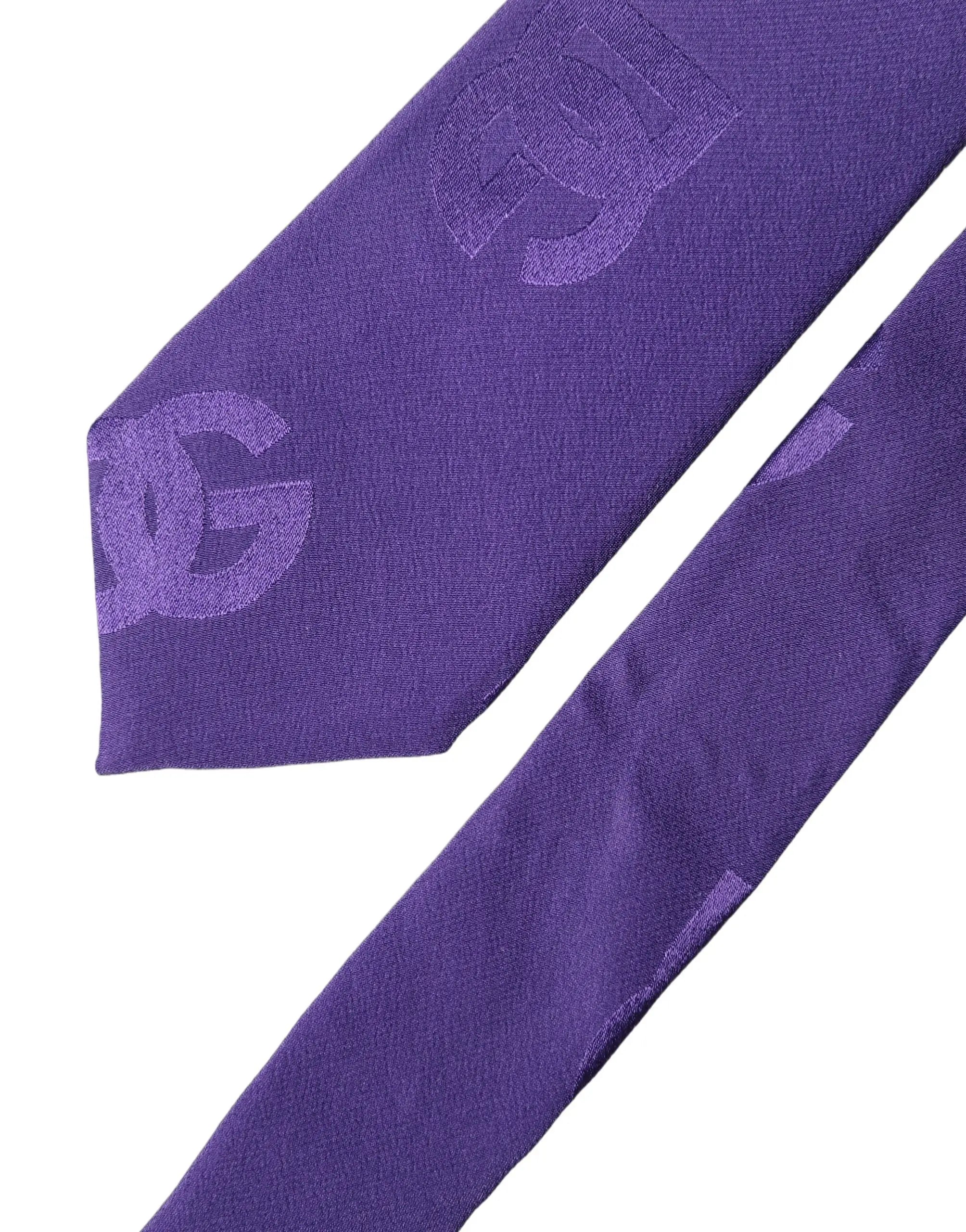 Cravate pour homme dolce et gabbana violette en soie avec logo dg et motif ton sur ton sur tissu texturé