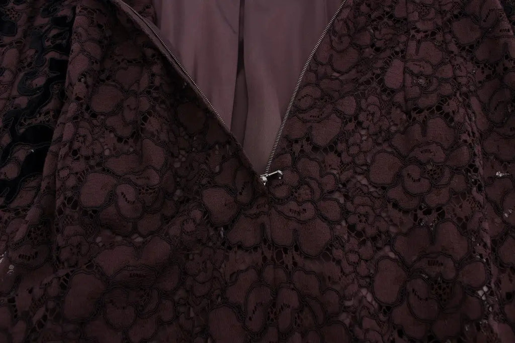 Veste en dentelle bordeaux foncé avec motif floral complexe et fermeture éclair argentée du robe maxi ricamo floral dolce & gabbana