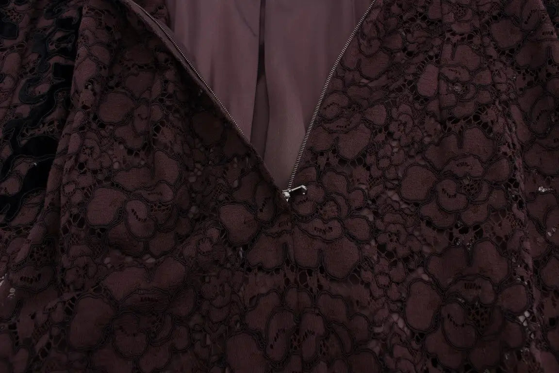 Veste en dentelle bordeaux foncé avec motif floral complexe et fermeture éclair argentée du robe maxi ricamo floral dolce & gabbana