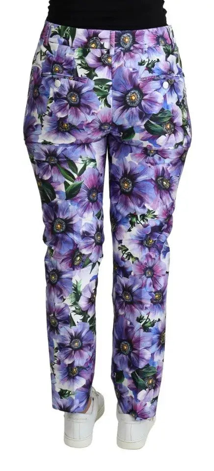 Pantalon en coton violet à imprimé floral dolce gabbana avec grandes fleurs, feuilles vertes, coupe ajustée et poches latérales visibles