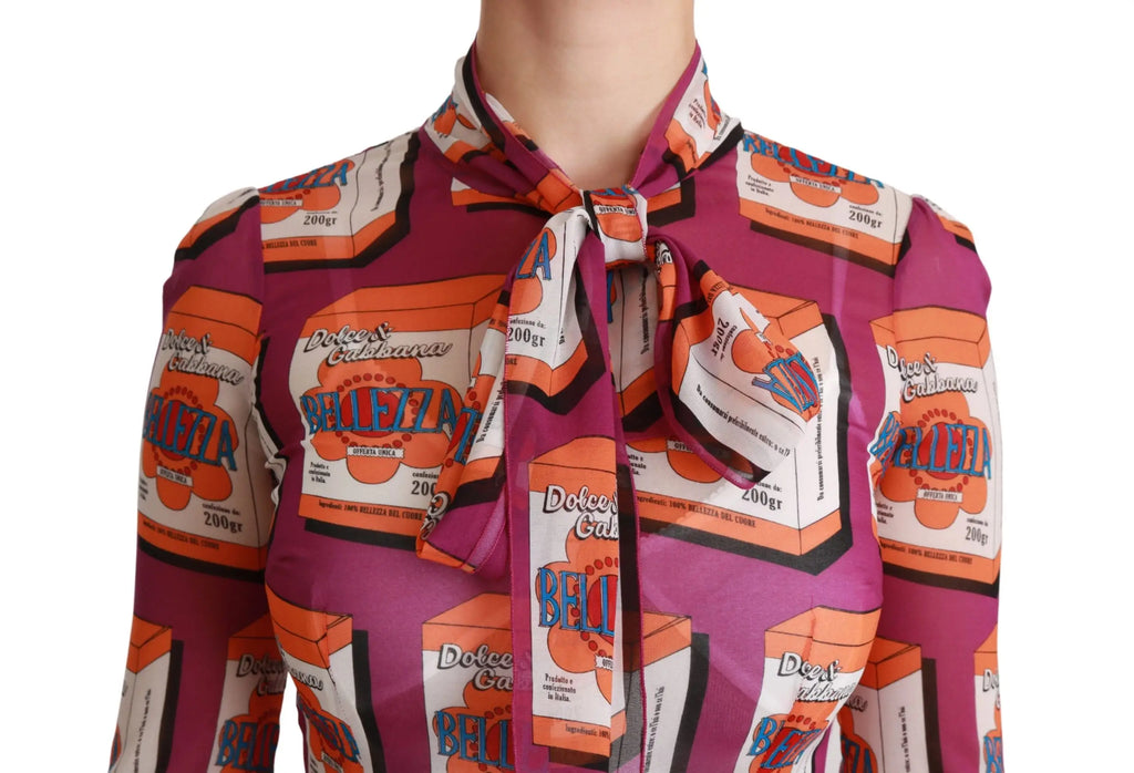 Vêtement dolce & gabbana en soie magenta avec imprimé audacieux des boîtes de bonbons bellezza orange et blanc